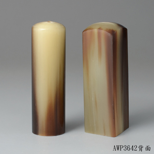 巧克力色牛角對章